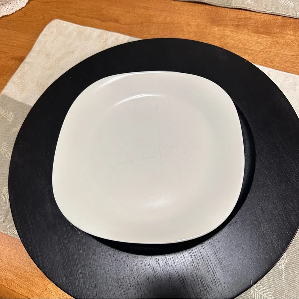 PRESIDENTS CHOICE Black Wood Charger Plates Set of 4 - Picture 4 of 7